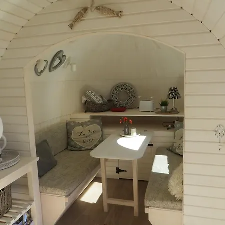 Bettis - Uebernachten Im Iglu-tinyhaus