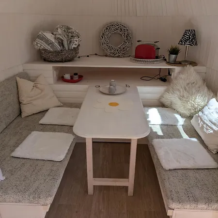 Guest house Bettis - Uebernachten Im Iglu-tinyhaus 3*